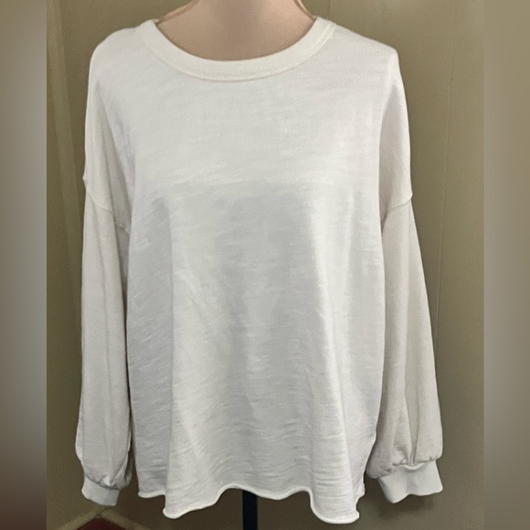 Universal Thread Ivory Cream Long Sleeve Sweatshirt XXL Raw Hem Comfy Neutral - Picture 9 of 11